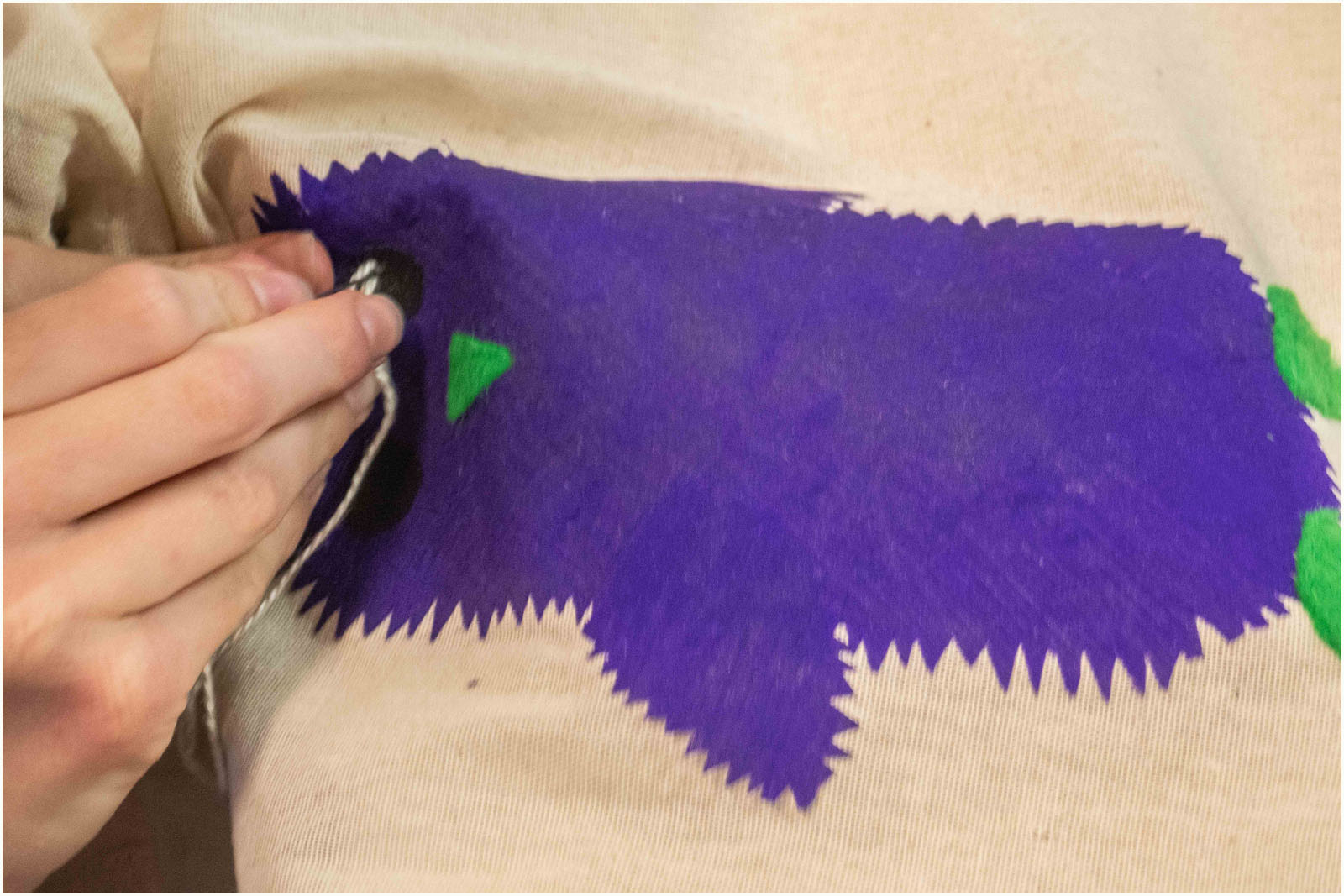 Adding highlights to the bird's eyes