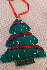 R Decorated Christmas tree